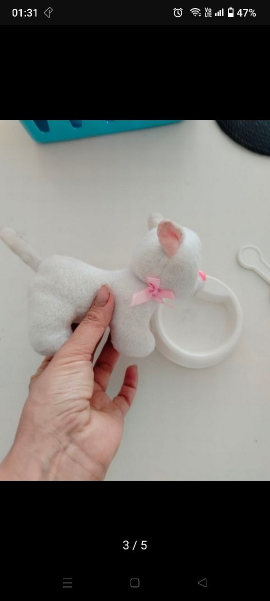 Beyaz Peluş Kedi Oyuncağı ve Taşıma Kutusu - Görsel 3