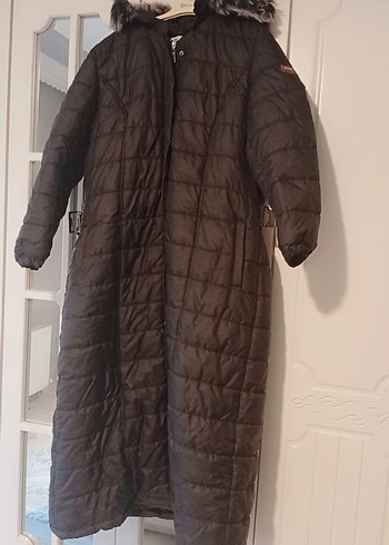 Siyah Kemerli Uzun Kadın Kışlık Mont - Görsel 2