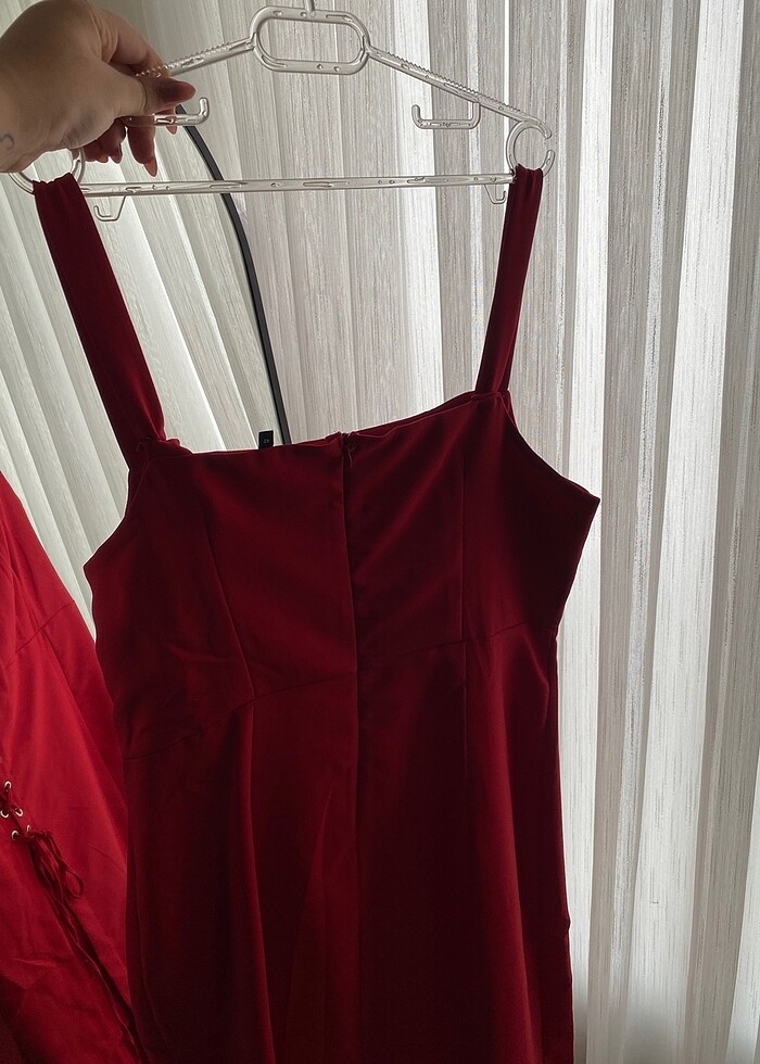 Kırmızı elbise - Görsel 3