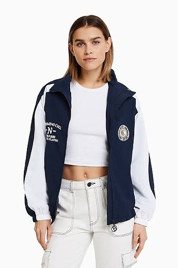 Bershka spor tarzı ceket iki rengi de mevcut