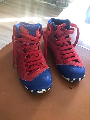 Adidas basketbol ayakkabısı