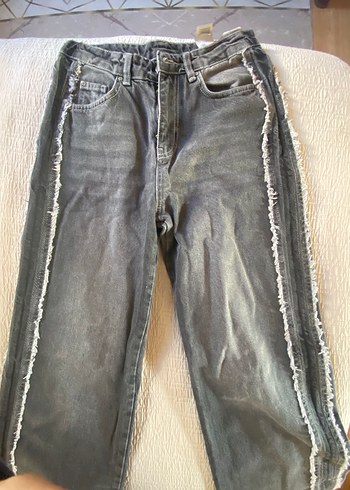 Gri Bel Detaylı Geniş Kesim Kadın Kot Pantolon - Görsel 2