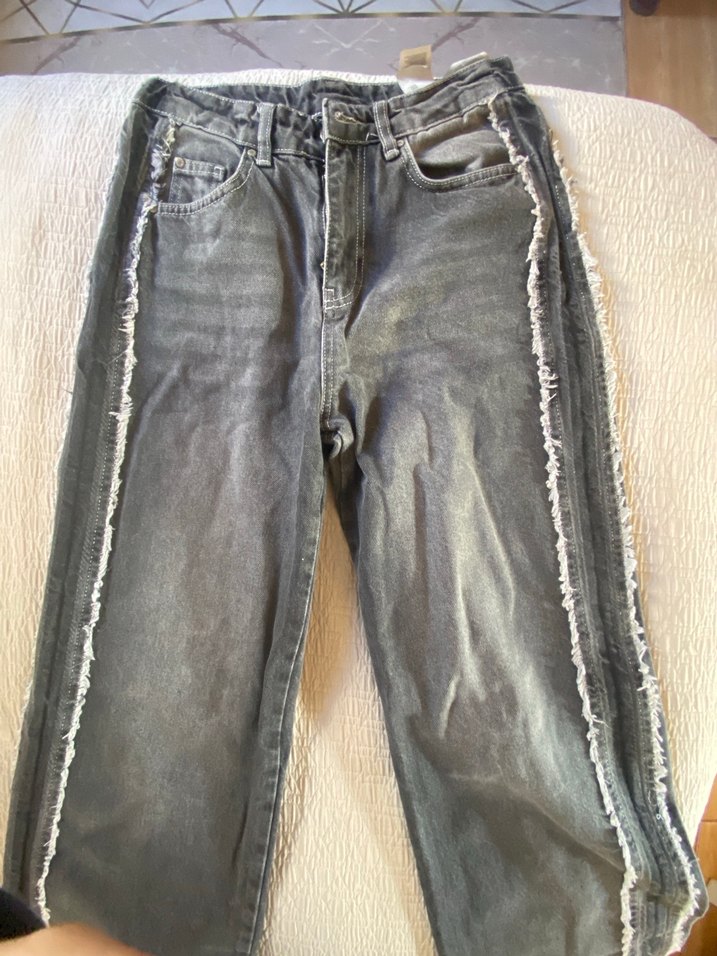 Gri Bel Detaylı Geniş Kesim Kadın Kot Pantolon - Görsel 2