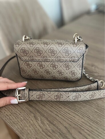  Beden Guess monogram