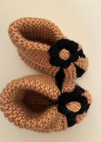 Kahverengi Örgü Kız Bebek Patik - Görsel 3