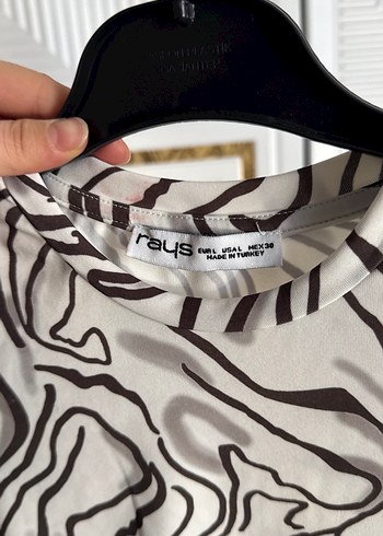 Zebra Desenli Uzun Kollu Fitted Bluz - Görsel 2