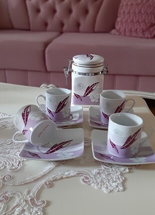 Fincan ve kahve kutusu