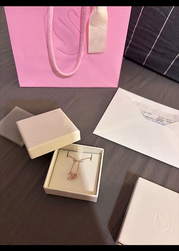Swarovski rose swan kolye