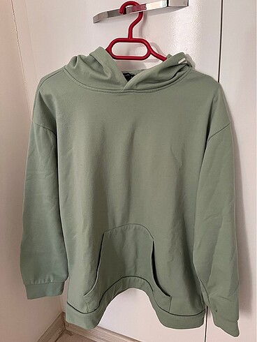 kapüşonlu sweatshirt