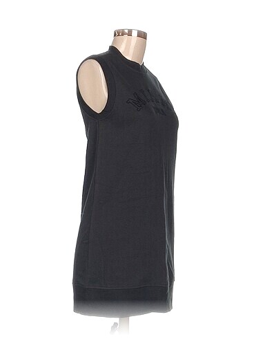 H&M H&M Kısa Elbise %70 İndirimli.