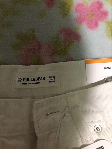 32 Beden beyaz Renk Pull and bear şort