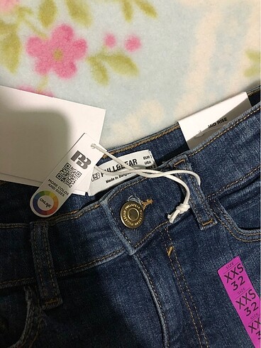 32 Beden lacivert Renk Pull and bear şort
