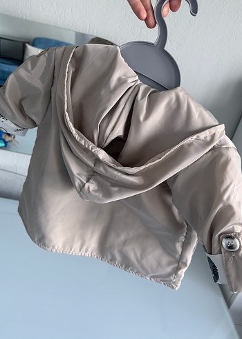 Bej Kapüşonlu Erkek Çocuk Yağmurluk Trençkot - Görsel 4