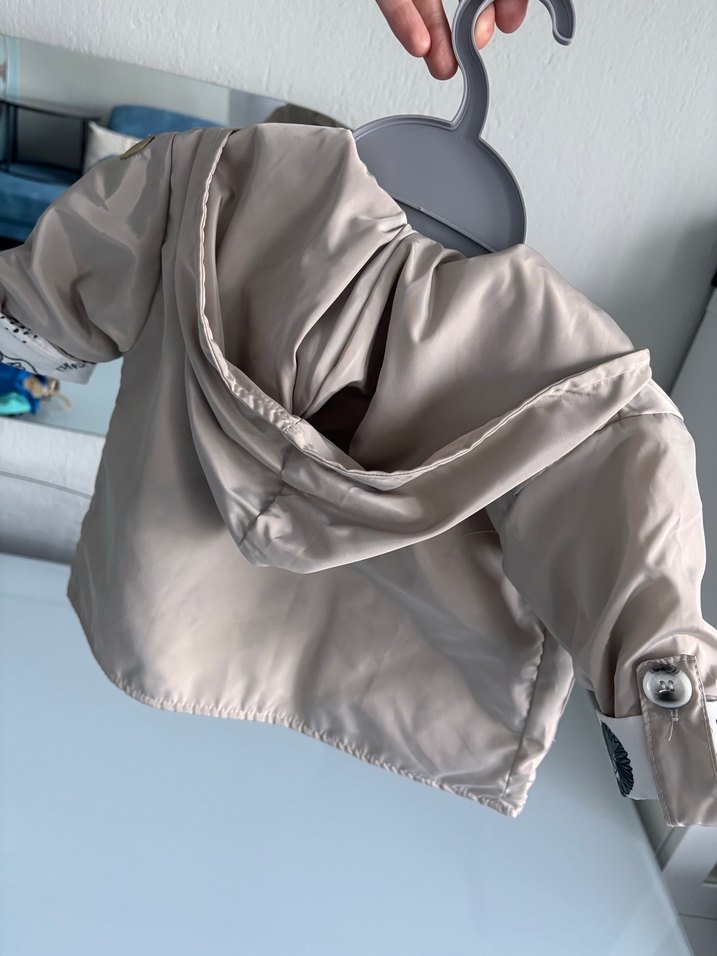 Bej Kapüşonlu Erkek Çocuk Yağmurluk Trençkot - Görsel 4