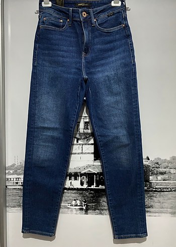 Kadın Lacivert Kemerli Regular Fit Denim Pantolon