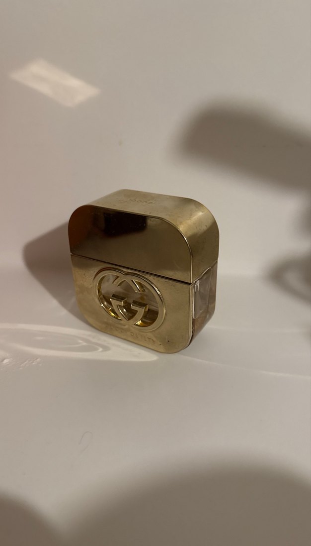 Gucci Kadın Parfümü Metalik Ambalajda - Görsel 2