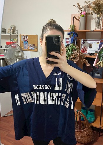 Lacivert V Yaka Baskılı Kadın Tişört - Görsel 3