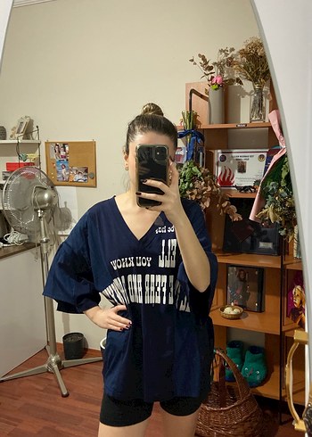 Lacivert V Yaka Baskılı Kadın Tişört - Görsel 2