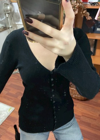 Düğmeli Siyah V Yaka Triko Hırka - Görsel 2