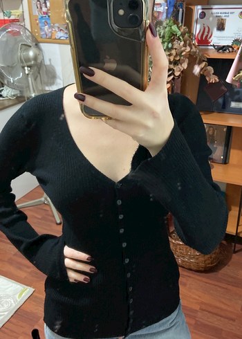 Düğmeli Siyah V Yaka Triko Hırka - Görsel 3