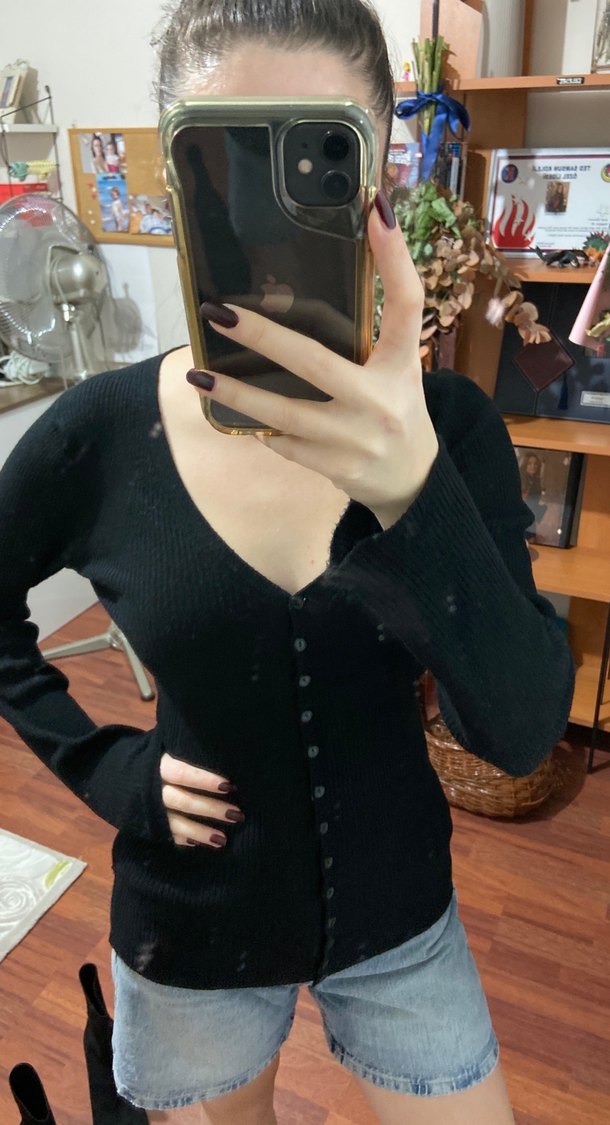 Düğmeli Siyah V Yaka Triko Hırka - Görsel 3