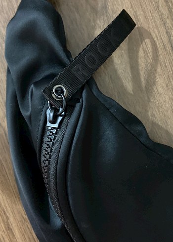 Bershka Siyah Bantlı Kadın Bel Çantası - Görsel 2