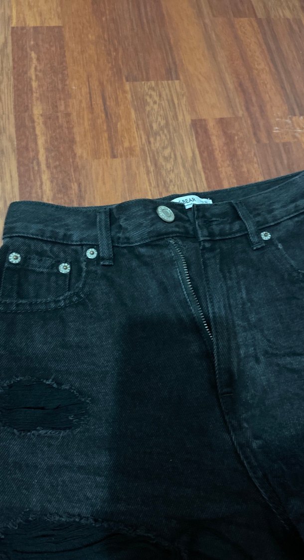 Siyah Yırtık Mini Denim Şort - Görsel 2