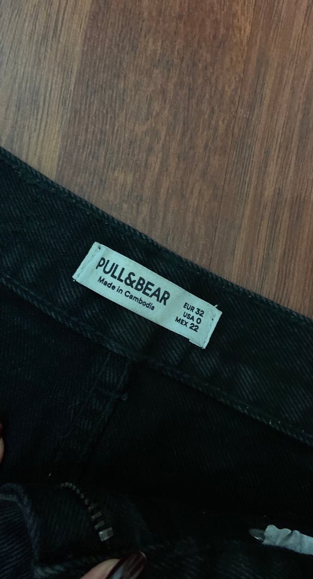 Siyah Yırtık Mini Denim Şort - Görsel 4