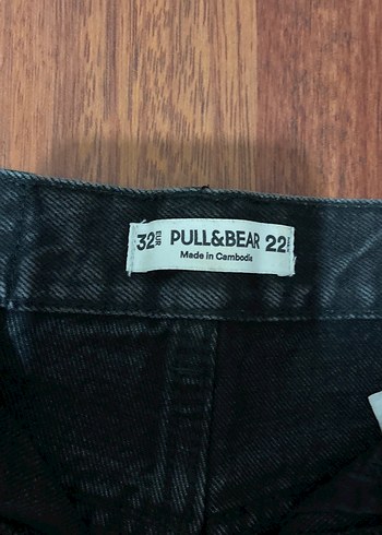 Pull and Bear Siyah Yırtık Bol Kesim Kadın Kot Şort - Görsel 3