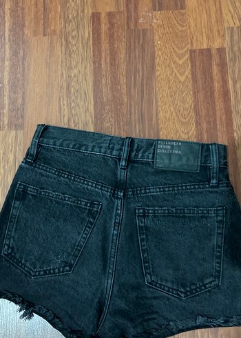 Pull and Bear Siyah Yırtık Bol Kesim Kadın Kot Şort - Görsel 4