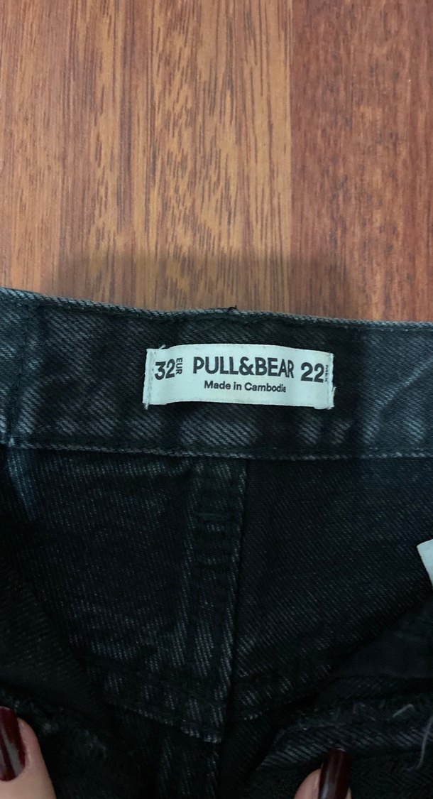 Pull and Bear Siyah Yırtık Bol Kesim Kadın Kot Şort - Görsel 3