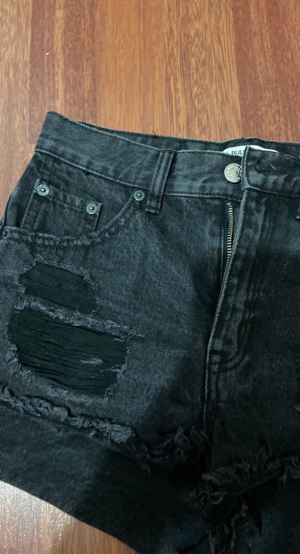 Pull and Bear Siyah Yırtık Bol Kesim Kadın Kot Şort - Görsel 2