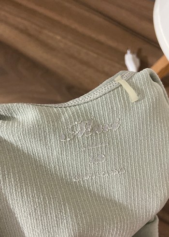 V Yaka Kolsuz Bej Basic Atlet - Görsel 3