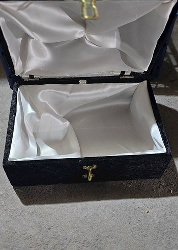 Kemer Tokalı Siyah sandık - Görsel 6