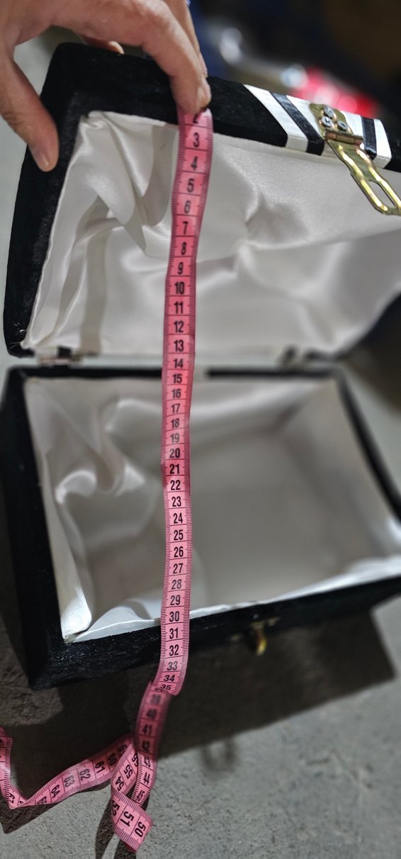 Kemer Tokalı Siyah sandık - Görsel 5