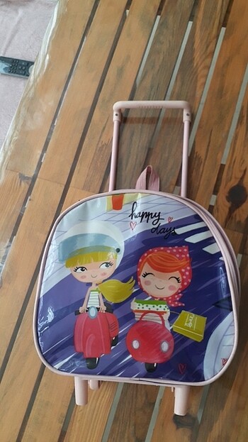 Çocuk çekçekli tatil çantası bavul
