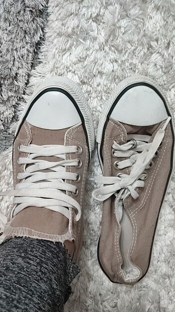 Converse ayakkabı yeni bi defa giyildi