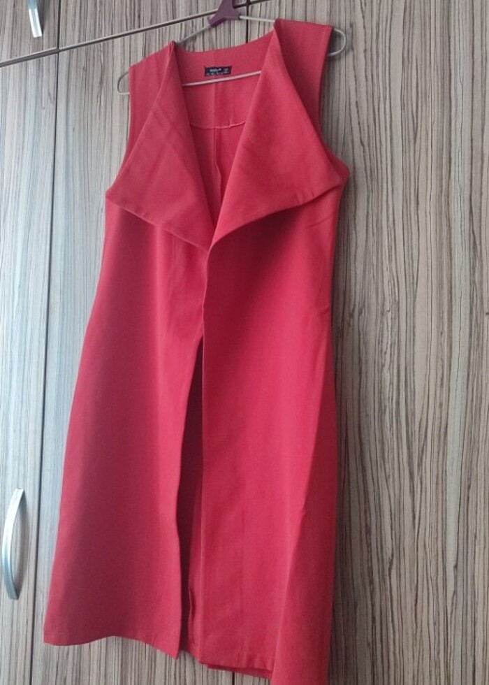 Kırmızı uzun abiye yelek likralı yumuşak saran bi kumaşı var - Görsel 2