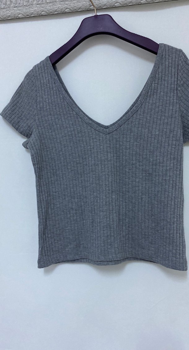 Gri V Yaka Kısa Kollu Kadın Crop Top - Görsel 3