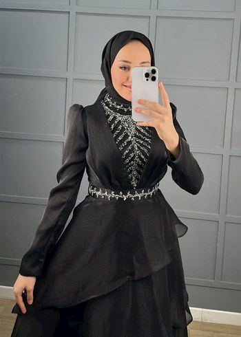 Trendyol & Milla Siyah İşlemeli Uzun Tesettür Abiye Elbise