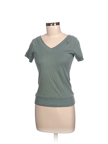 Diğer T-shirt %70 İndirimli.