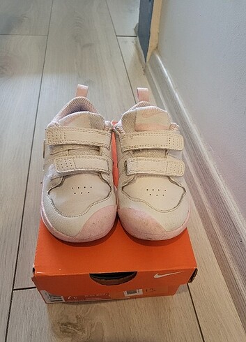 23 Beden beyaz Renk Nike çocuk spor ayakkabı