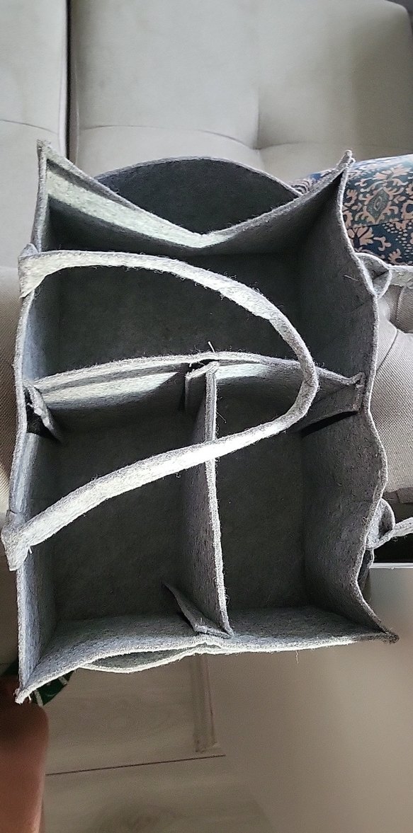 Nakışlı Gri Keçe Bebek Çantası - Görsel 3