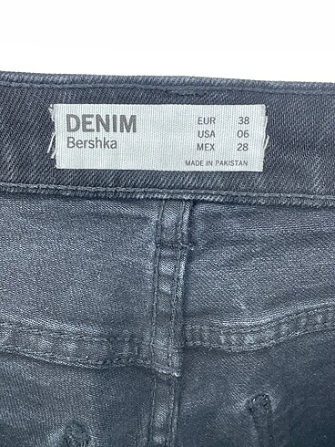 38 Beden siyah Renk Bershka Jean / Kot %70 İndirimli.