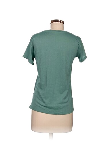 m Beden Diğer T-shirt %70 İndirimli.