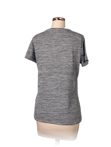 universal Beden Diğer T-shirt %70 İndirimli.