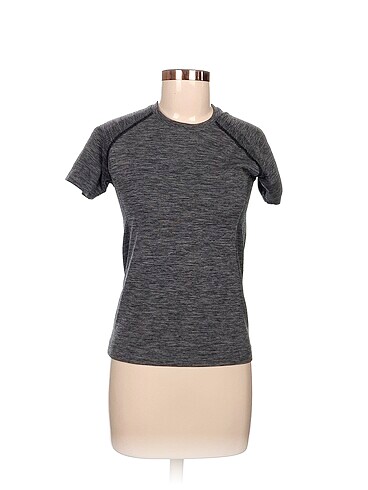 Lotto T-shirt %70 İndirimli.