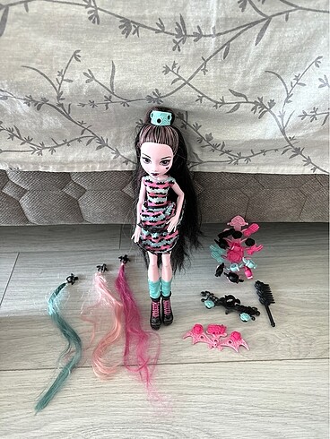 Monster high saç partisi