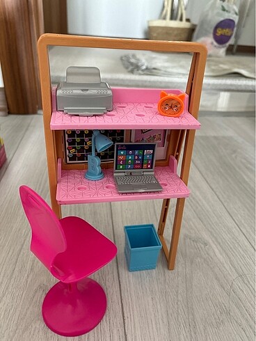 Barbie çalışma masası