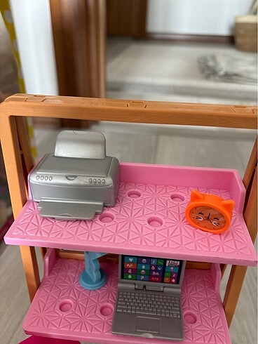 Beden Barbie çalışma masası